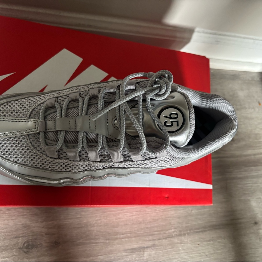 Nike Silver and Black Air Max 95 Runner - Picture 2 of 4
